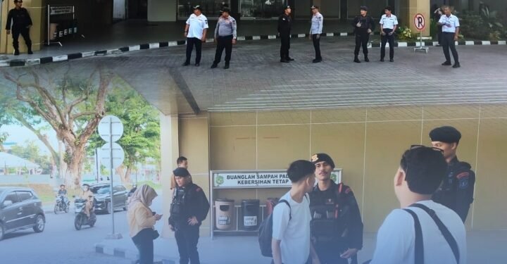 Personel Den Gegana Sat Brimob Polda Sumut Laksanakan Pengamanan di Stasiun KAI Medan dalam Operasi Ketupat Toba 2026