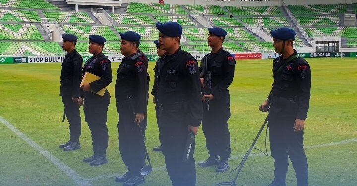 Jelang Laga PSMS vs PSPS, Tim Gegana Brimob Sterilisasi Stadion Utama Sumatera Utara