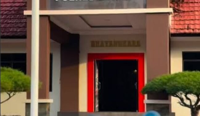 Satreskrim Polres Lingga Diduga Amankan Satu Unit Lori Bermuatan Kayu Ilegal Tujuan Tanjung Pinang 