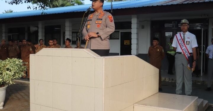 Kapolres Langkat Pimpin Upacara di SMAN 1 Stabat, Tekankan Disiplin, Anti Narkoba dan Bijak Bermedsos