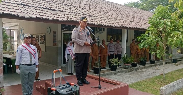 Kasat Binmas Polres Langkat Jadi Pembina Upacara, Sampaikan Pesan Kamtibmas kepada Pelajar