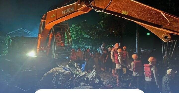 “Dini Hari Mencekam, Brimob Sumut Terjang Longsor Sembahe Demi Selamatkan Nyawa”