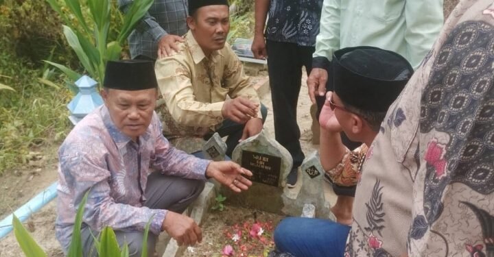 Perangkat Desa teluk Kecamatan Secanggang Gelar Peringatan Hari Jadi Sekaligus Ziarah ke Makam Tokoh Desa