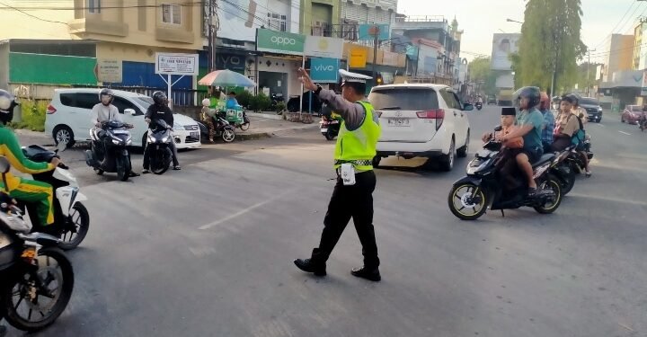 Sat Lantas Polres Langkat Intensifkan Gatur Lalin Pagi, Kapolres Apresiasi Kinerja Personel