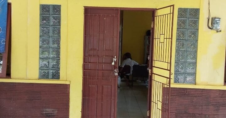 Kantor Desa Teluk Bakung Kecamatan Tanjung Pura Laksanakan Penataan Ruang Kerja untuk Tingkatkan Pelayanan