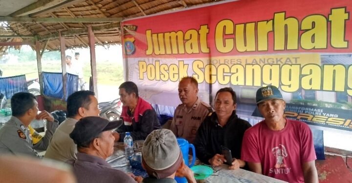 Bhabinkamtibmas Desa Teluk Kecamatan Secanggang Laksanakan Giat Jum’at Curhat Bersama Warga