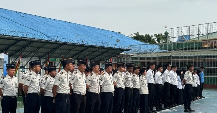 Pimpin Apel Pagi Perdana, Kasubbag TU Lapas Pekanbaru Tekankan Profesionalisme Dalam Bekerja