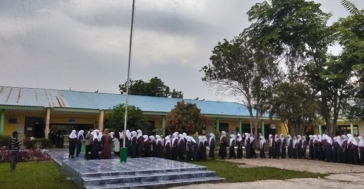 SMP Negeri 1 Secanggang Gelar Acara Purna Bakti Guru dengan Penuh Haru