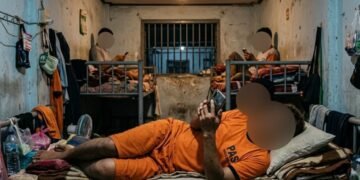 Lapas Narkotika Kelas llA Pangkalpinang Jadi Sorotan Publik!!, Narapidana Bebas Main Ponsel Dikamar Hunian