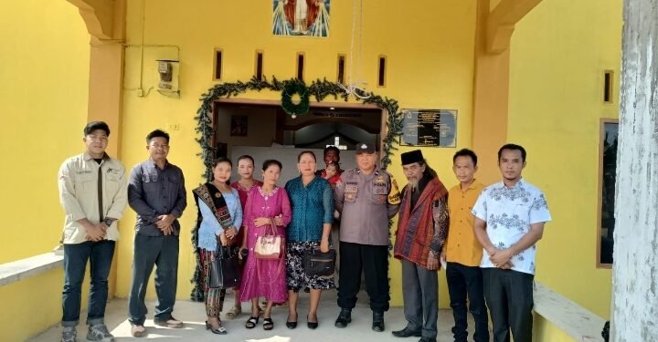 Polri Hadir Berikan Rasa Aman, Polsek Padang Tualang Amankan Ibadah Minggu Umat Kristiani