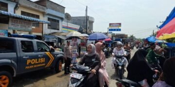 Personel Kepolisian Polsek Secanggang Laksanakan Patroli Pengamanan di Lokasi Pasar Tumpah Pekanan