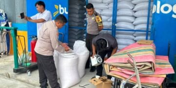 Polsek Koto Gasib Dukung Ketahanan Pangan, Antar Hasil Panen Jagung ke Gudang Bulog