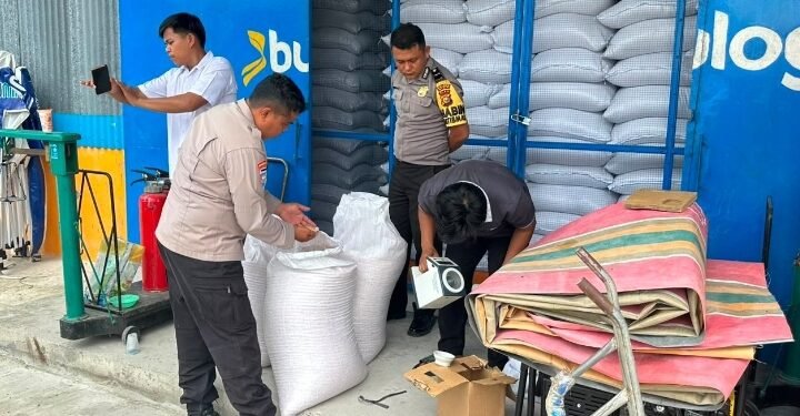 Polsek Koto Gasib Dukung Ketahanan Pangan, Antar Hasil Panen Jagung ke Gudang Bulog