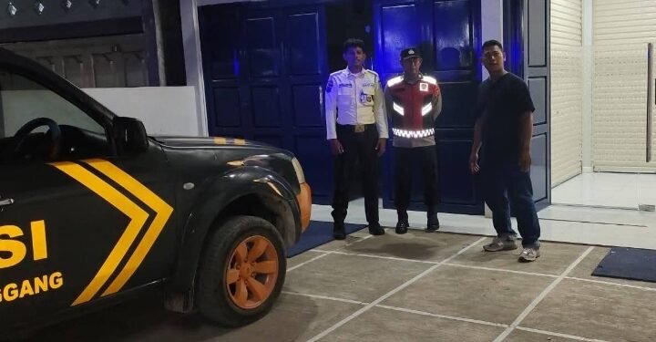 Personel Polsek Melaksanakan Giat Patroli Blue Light Guna Menjaga Kamtibmas 