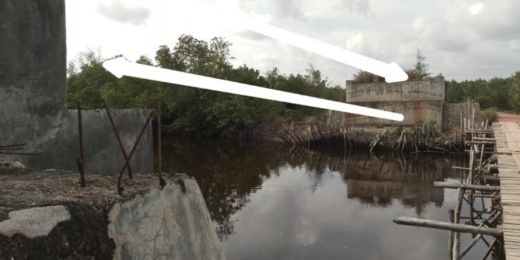 Meski 4 Orang Sudah Diponis Penjara, Proyek Jembatan Penghubung Desa Marok Kecil Masih Terkesan Misteri Besar.
