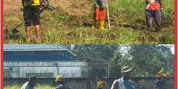 Semarakkan HUT RI di Perbatasan, Satgas Swasembada Yonif 643/Wns Koops TNI Habema dan Masyarakat Gelar Karya Bakti