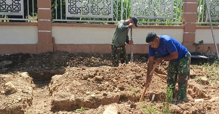 Peduli Kebutuhan Warga, Satgas TMMD Ke-129 Kodim 0102/Pidie Mulai Bangun MCK dan Sumur Bor