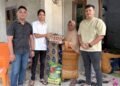 Ketua BMI Pidie Serahkan Bantuan kepada Keluarga Korban Kebakaran di Dayah Blang, Simpang Tiga