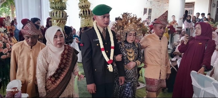 Pratu Adi Pangestu dan Gasela Putri Resmi Gelar Ngunduh Mantu di OKU Timur