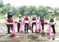 PTBA Angkut 1,56 Ton Sampah dari Sungai Enim, Tebar 1.300 Benih Ikan