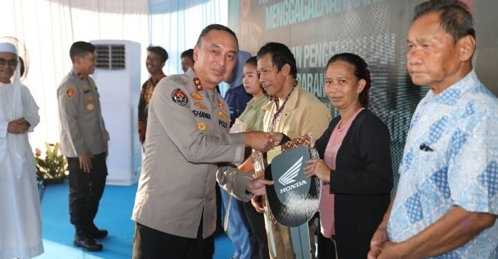 Negara Hadir Kembalikan Hak Korban, Kapolda Sumsel Serahkan Barang Bukti Hasil Kejahatan kepada Pemilik
