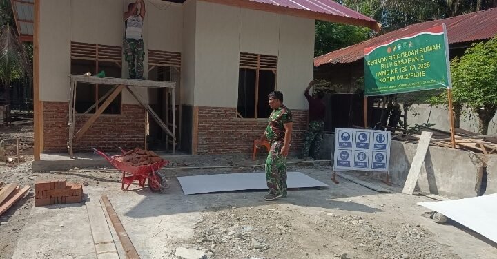 Dinding Berdiri, Atap Terpasang: Harapan Mulyana Segera Miliki Rumah Layak