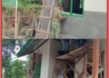 Kejar Target Penyelesaian, Satgas TMMD Ke-129 Kodim 0102/Pidie Pasang Plafon dan Cat Kusen RTLH Sasaran 3 Milik Muhammad Amin