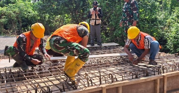 Satgas TMMD Ke-129 Kodim 0102/Pidie Perkuat Struktur Jembatan, Pemasangan Bekisting Box Culvert Dikebut Demi Akses Masyarakat