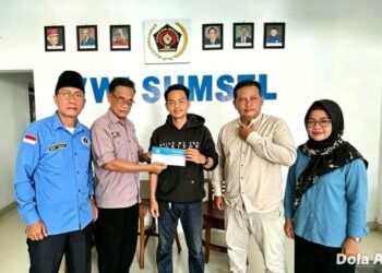 PWI Sumsel Serahkan Santunan Rp4,05 Juta Untuk Keluarga Almarhum Amhar Yusaini