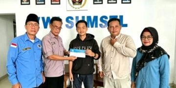 PWI Sumsel Serahkan Santunan Rp4,05 Juta Untuk Keluarga Almarhum Amhar Yusaini