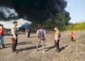 Semak Belukar dan Tumpukan Ban Bekas Picu Api Cepat Membesar, Enam Damkar dan Delapan Water Truck Dikerahkan