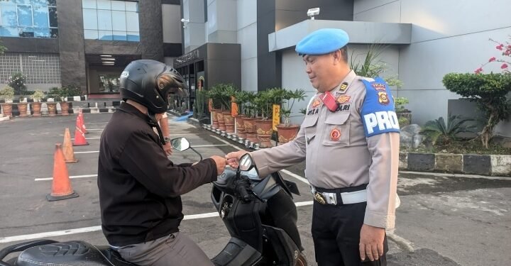 Tegakkan Disiplin Internal, Propam Polda Sumsel Razia Kelengkapan Kendaraan Personel