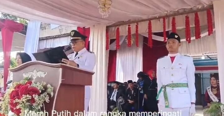 Camat Pendopo Dodi Suhendra,S.KM Pimpin Upacara Penurunan Sangsaka Merah Putih Proklamasi HUT ke-81 Kemerdekaan RI Tahun 2026