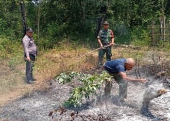 Polsek Pendopo Padamkan Titik Api, Cegah Karhutla Meluas