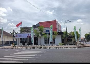 Siapa Beri Izin? Rumah Dinas Camat Kayuagung Diduga Jadi Kantor Forum CSR
