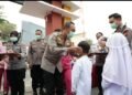 Cegah Dampak Asap Karhutla, Kapolda Sumsel Bagikan Ribuan Masker untuk Masyarakat