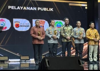 Bupati Halmahera Timur Terima Pimpinan Daerah Award 2026 Kategori Pelayanan Publik