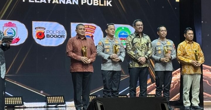 Bupati Halmahera Timur Terima Pimpinan Daerah Award 2026 Kategori Pelayanan Publik