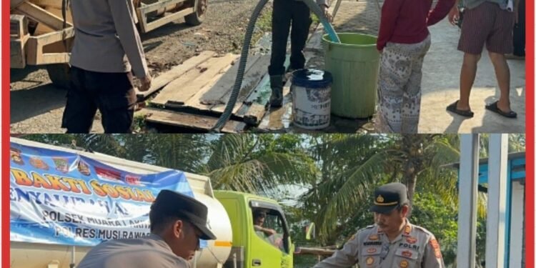 Sumur Warga Mengering, Polda Sumsel Salurkan 5.000 Liter Air Bersih di Muara Lakitan