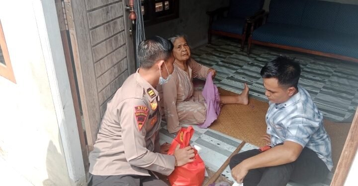 Door to Door Cegah Karhutla, Polres Muara Enim Edukasi Warga Hingga Salurkan Bansos