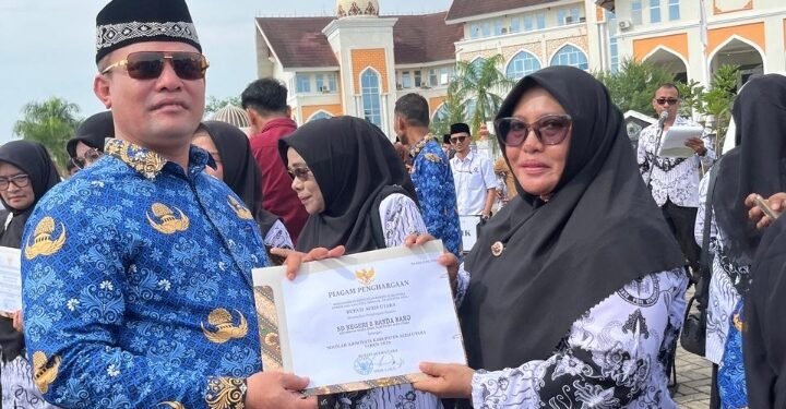 Kepala SDN 5 Banda Baro Rosmanidar,S.Pd., M.Pd Terima Penghargaan Adiwiyata Aceh Utara 2026