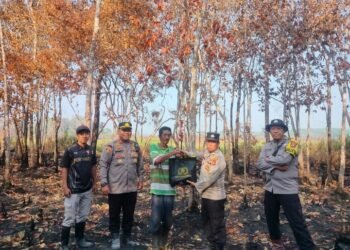 Cegah Karhutla, Polsek Gelumbang Edukasi Warga Hingga Salurkan Bansos