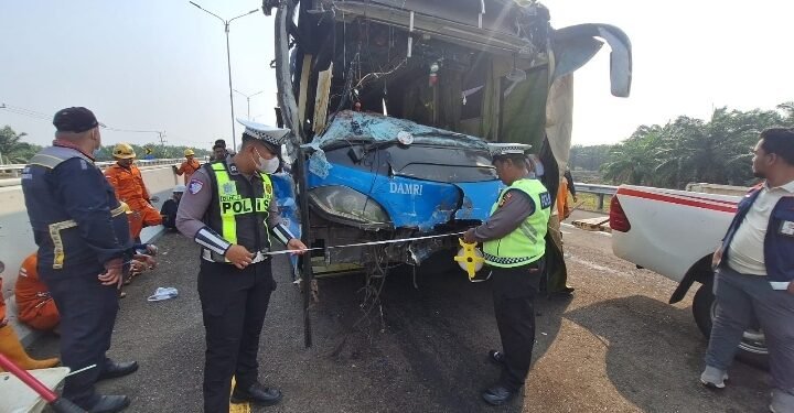 Sat Lantas Polres Ogan Ilir Sigap Tangani Kecelakaan Beruntun di Tol Palindra