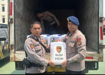 Polda Sumsel Distribusikan 100 Jerigen Cairan Pemadam X-Fire ke 11 Polres