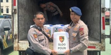 Polda Sumsel Distribusikan 100 Jerigen Cairan Pemadam X-Fire ke 11 Polres