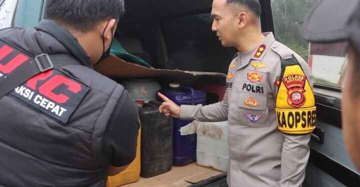 Awasi Distribusi BBM, Kapolres Sintang Temukan “Tangki Siluman” di Dalam Mobil 