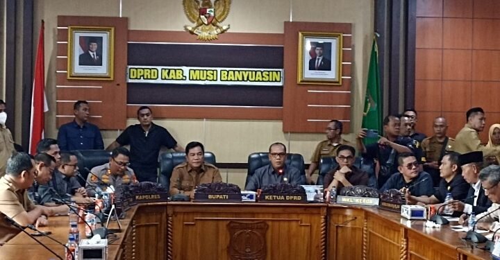 Dialog Pemkab, DPRD dan Polres Muba,  Sepakat Cari Solusi Tata Kelola Minyak Rakyat : Masa Transisi 6 Bulan