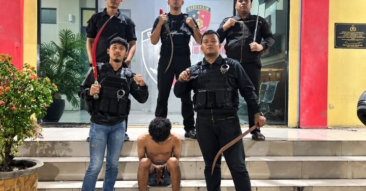 Tim Macan Polres Pelabuhan Belawan Terkam Pemuda Diduga Hendak Tawuran, Sita 4 Celurit