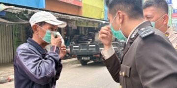 Tanggap Kualitas Udara, Polda Sumsel Bagikan 2.000 Masker dan Sarung Tangan untuk Masyarakat