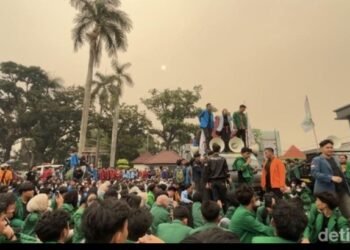 15 Kampus Geruduk Kantor Gubernur Sumsel, Mahasiswa Kecewa Herman Deru Tak di Tempat